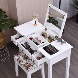 vệ sinh mặt gương bàn trang điểm