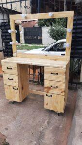 Bàn trang điểm gỗ pallet tự làm