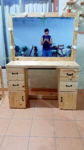 bàn trang điểm gỗ pallet phong cách rustic