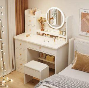 decor phòng ngủ với bàn trang điểm pallet