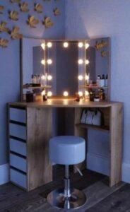 Bàn trang điểm gỗ pallet sáng tạo