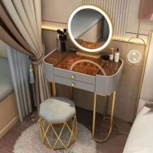 Bàn đèn gương LED – Sự lựa chọn thông minh cho tín đồ makeup hiện đại 2025 bàn đèn gương led