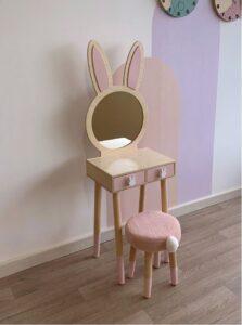 Bàn trang điểm trẻ em bằng gỗ – Lựa chọn thông minh, an toàn và bền bỉ cho bé yêu 2025 bàn trang điểm trẻ em bằng gỗ