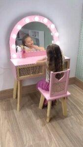 bàn trang điểm trẻ em nhiều ngăn