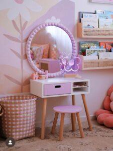 trang trí bàn trang điểm trẻ em