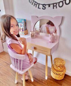 Bàn makeup cho bé tự chơi