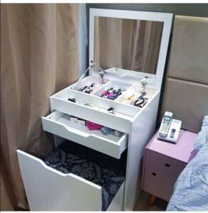 Bàn makeup nhỏ xinh