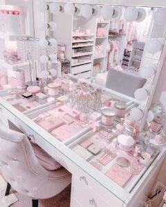 Bàn makeup tone pastel