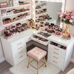 Bàn makeup tone pastel