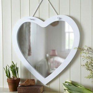 Bàn trang điểm trái tim