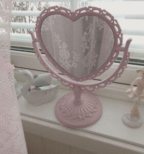 guong-trai-tim-decor