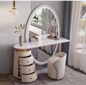 ve sinh ban trang diem guong den led 4
