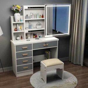 vệ sinh bàn trang điểm sáng bóng